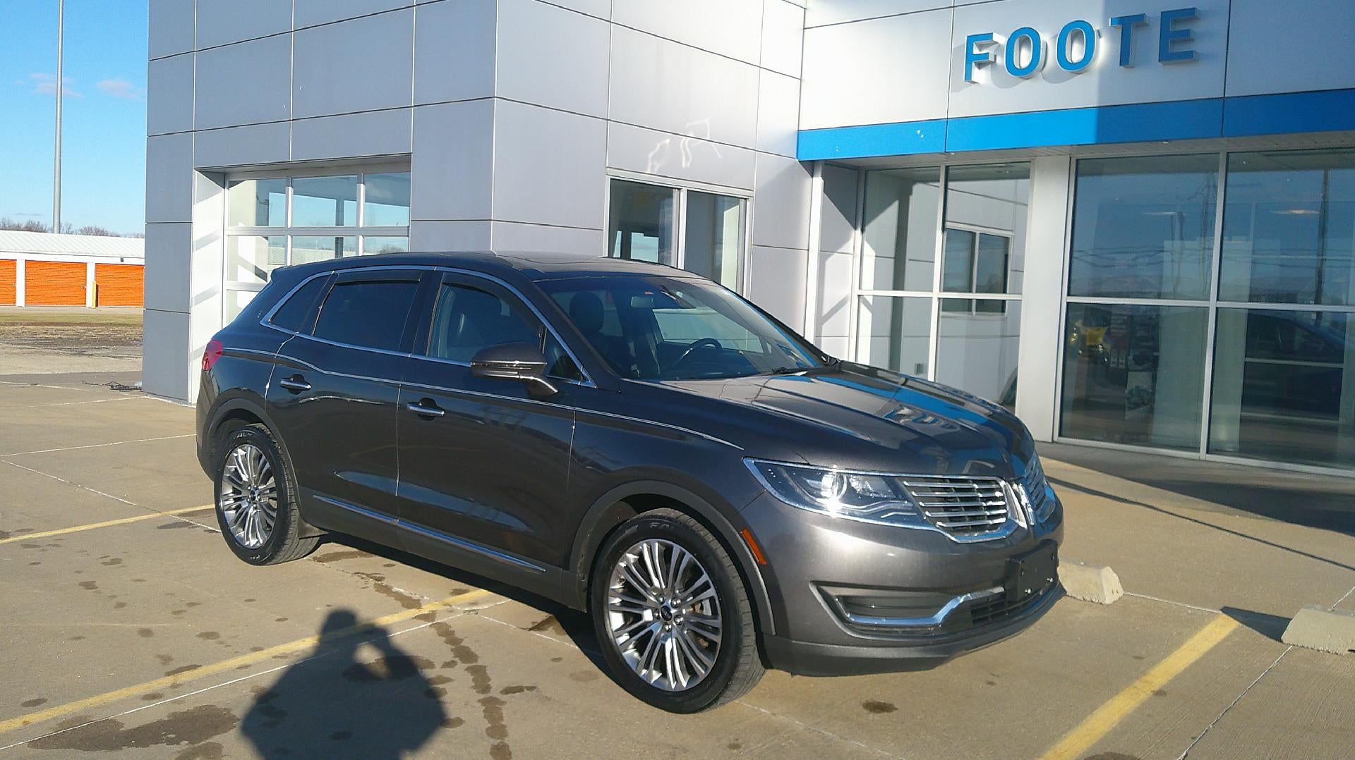 2018 Lincoln MKX Reserve in Gray — front three-quarter view